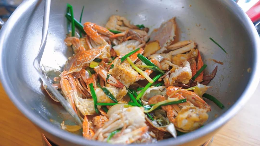 What to eat in and try this delicious fried crab with
