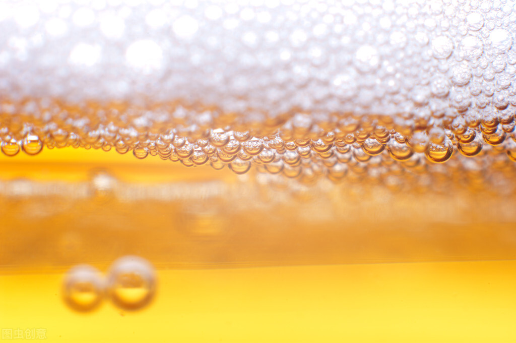 What are the causes of blood and foamy urine in the urine?Explain in