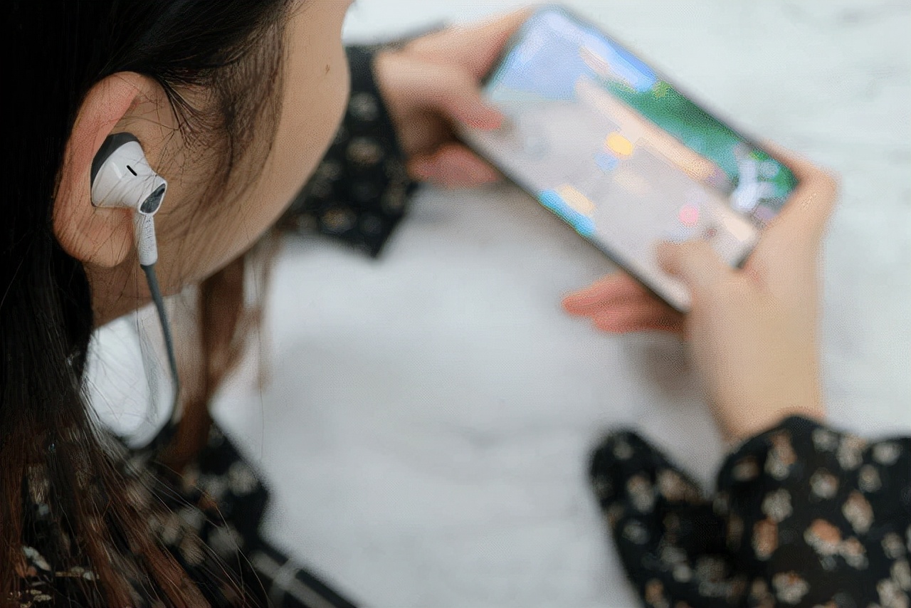 Don't just focus on your children's vision and ignore their hearing!Use