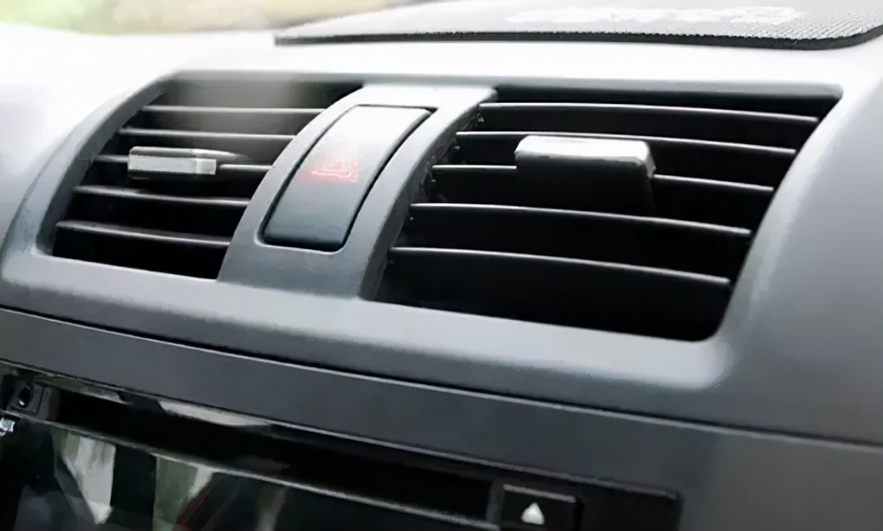 Why is the air conditioner freezing in a used car?How to solve it? iNEWS