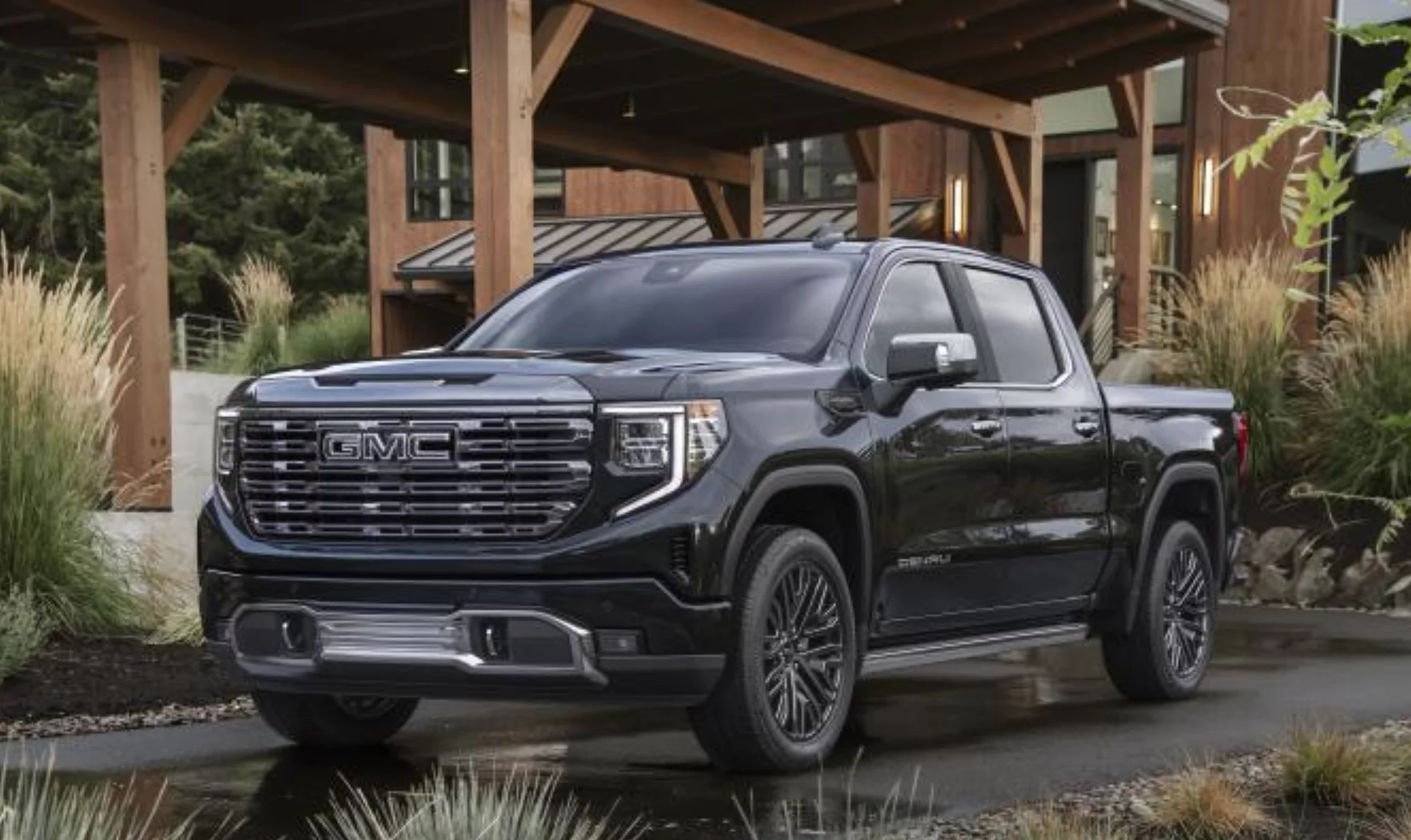 The new GNC SIERRA pickup truck released provides DSSV damper V8 engine ...