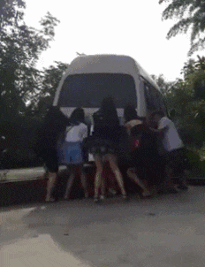 一个女汉子可能不够强，八个女汉子就可以了