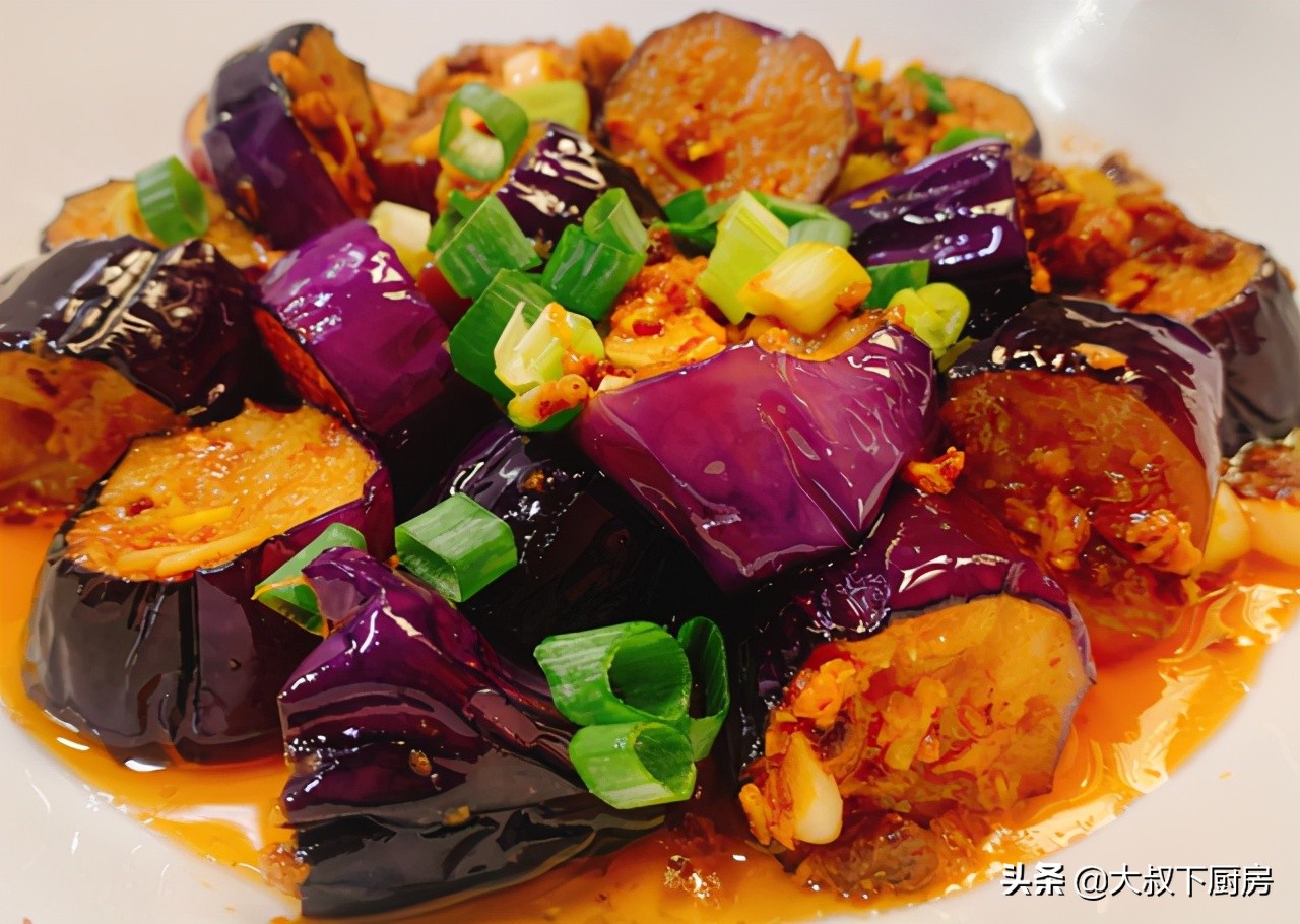 Serve in ten minutes!Uncle teaches you to cook eggplant with canned