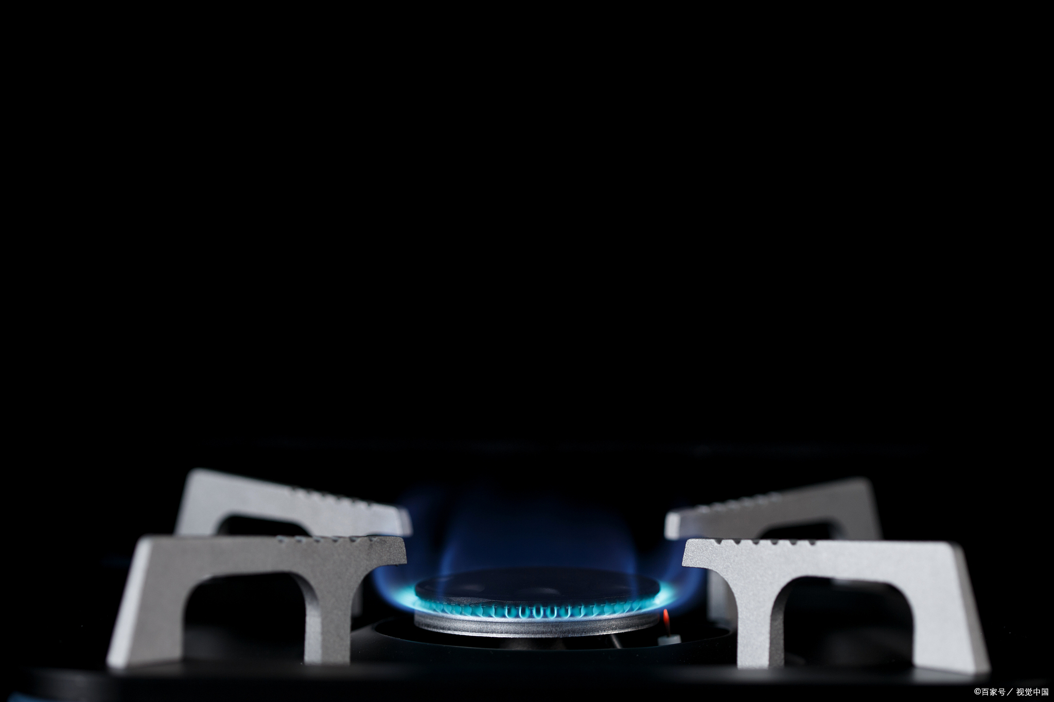 What should I do if the gas stove is blocked, and what should I do if
