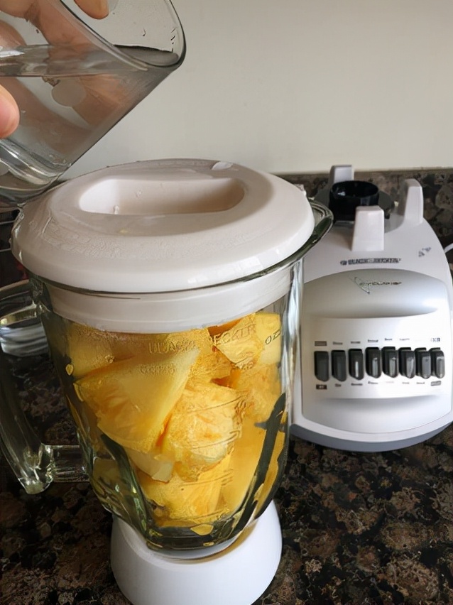 The practice of iced freshly squeezed pineapple juice iNEWS