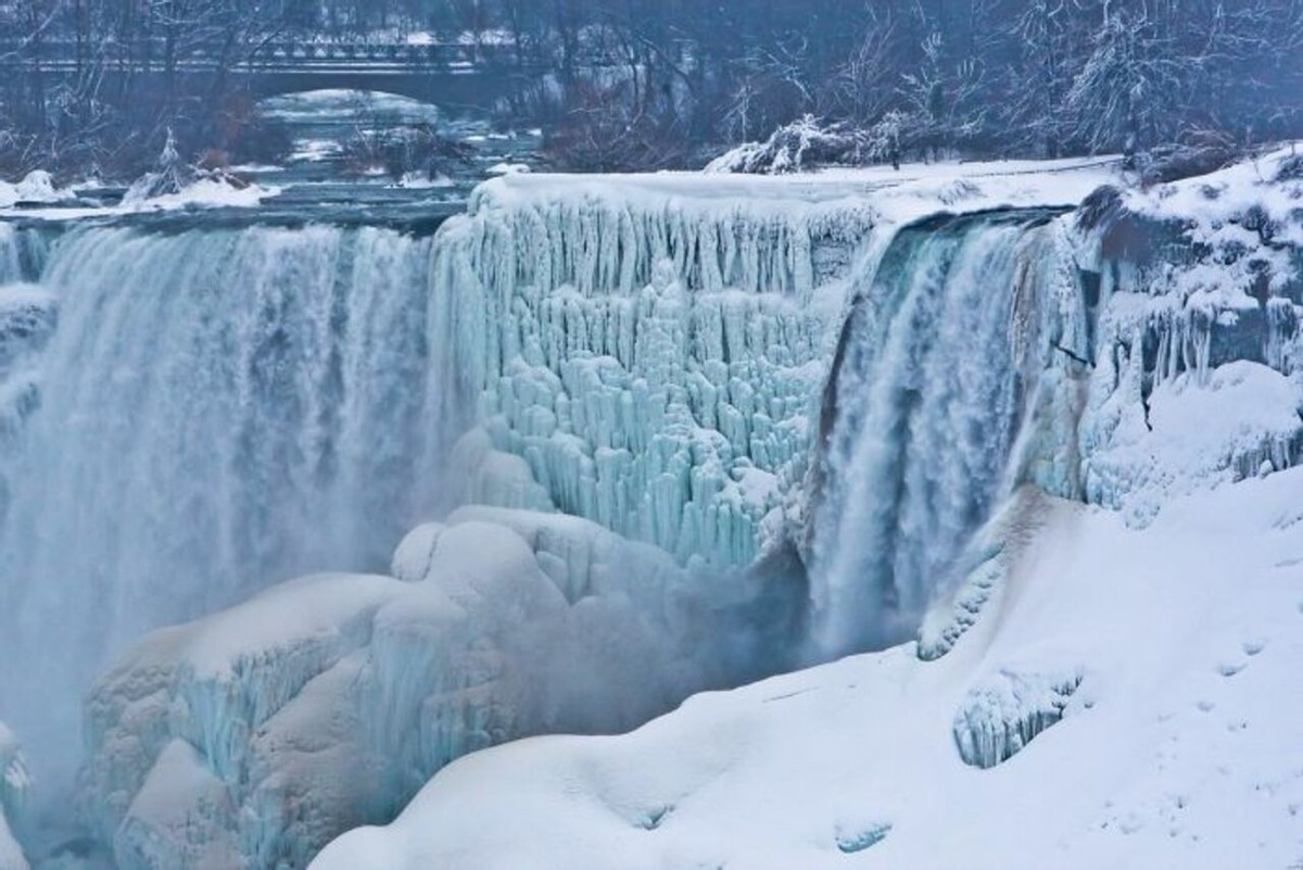North America is too cold, Niagara Falls is frozen, it looks like something  from Narnia - iNEWS