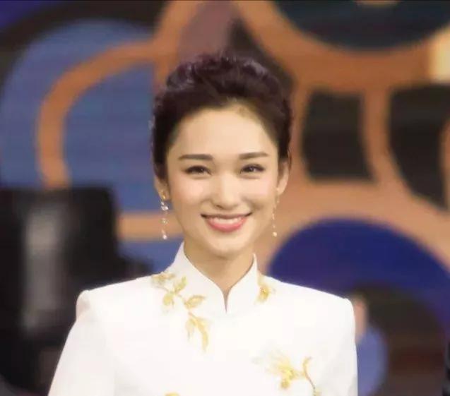 The host Lan Yu is really beautiful - iNEWS