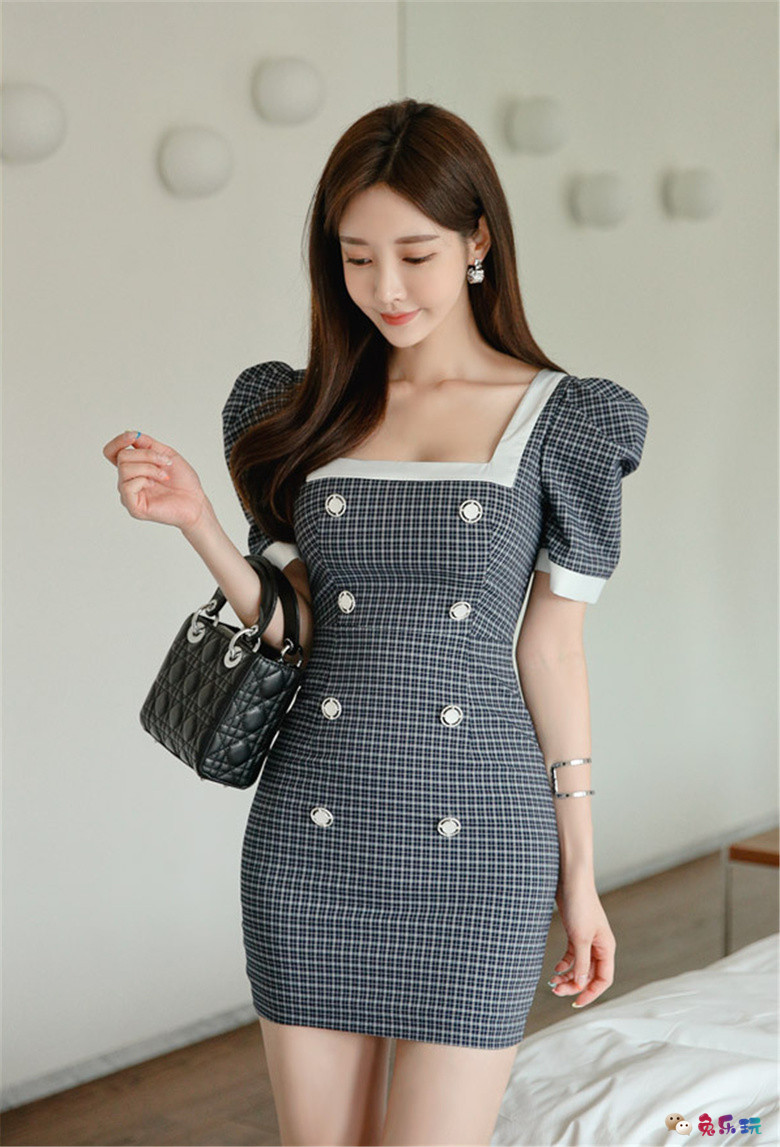 孙允珠丨磨砂石蜡钻灰巴洛克格调衣裙