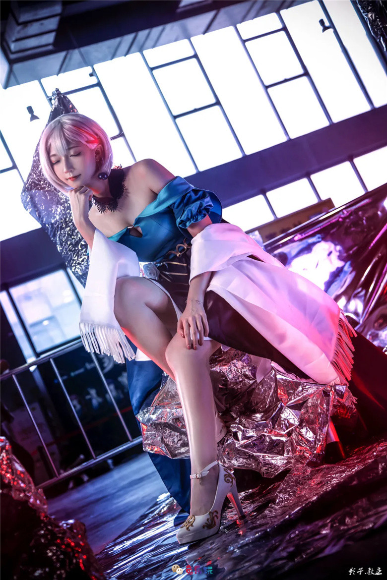 养乌龙猫的欠欠 丨《碧蓝航线》斯佩伯爵海军上将