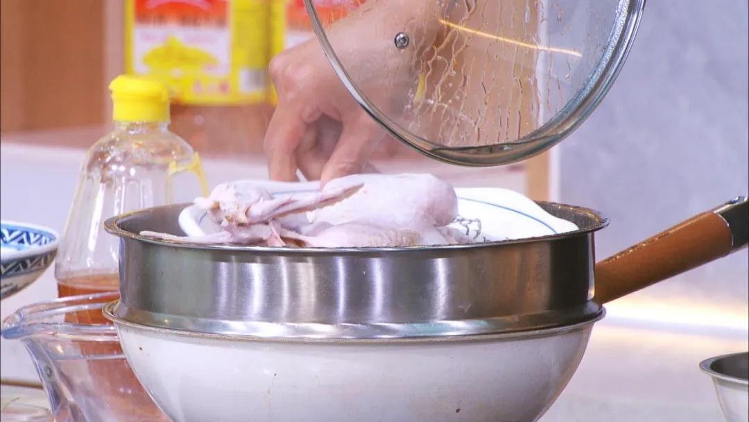 Astragalus and chicken are a perfect match!Simple steaming, tonic