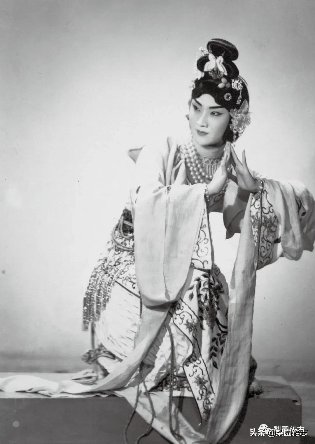 At what age did Peking Opera have a large number of actresses? - iNEWS