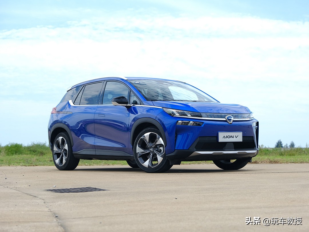 Don't want to serve electric dad? These two new cars under 200,000 are ...