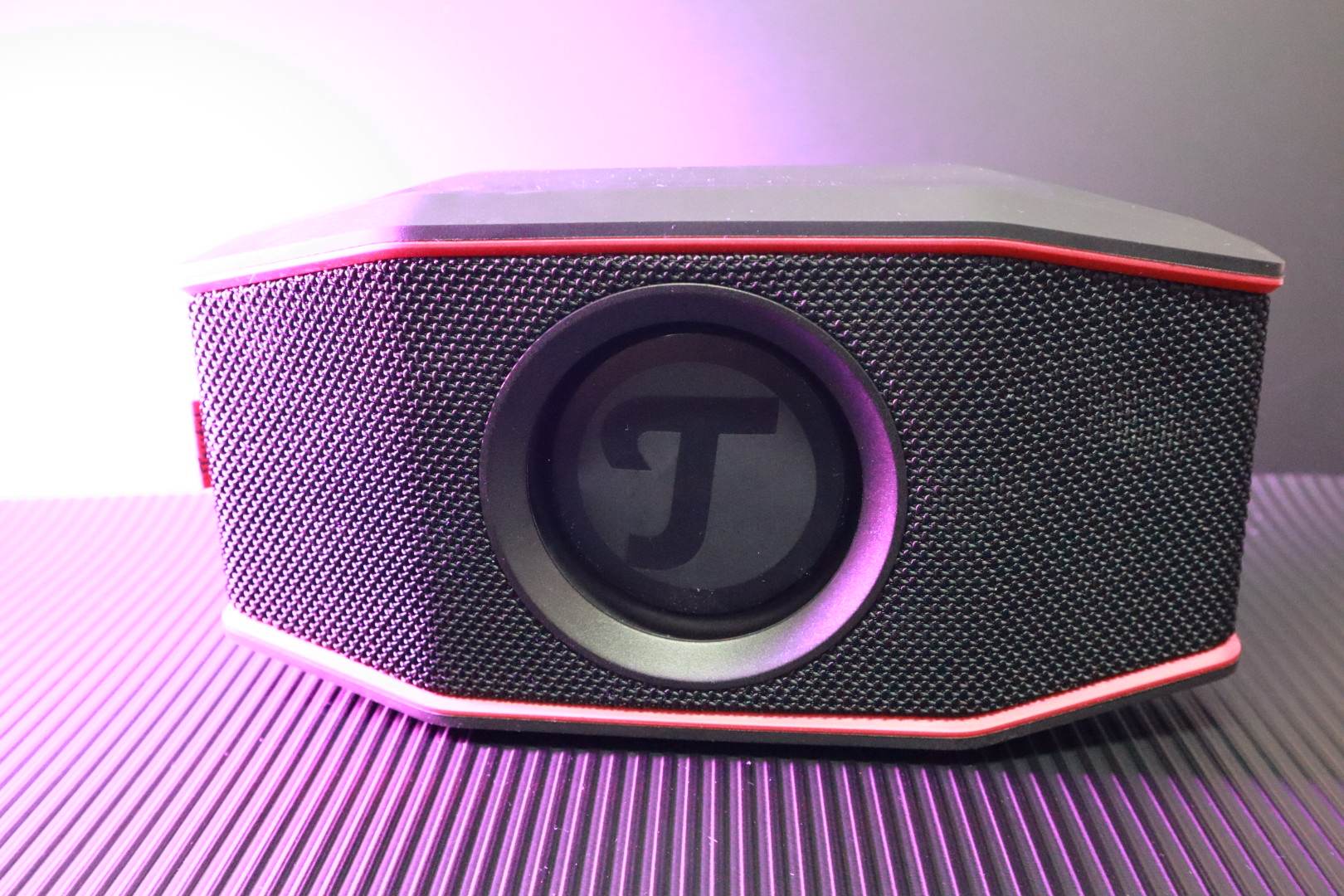 German speakers with bursting sound quality Teufel RocksterGo, the