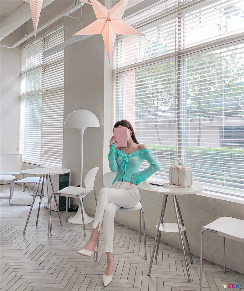 孙允珠：翡翠绿玲珑夏日荷叶镶边上衣