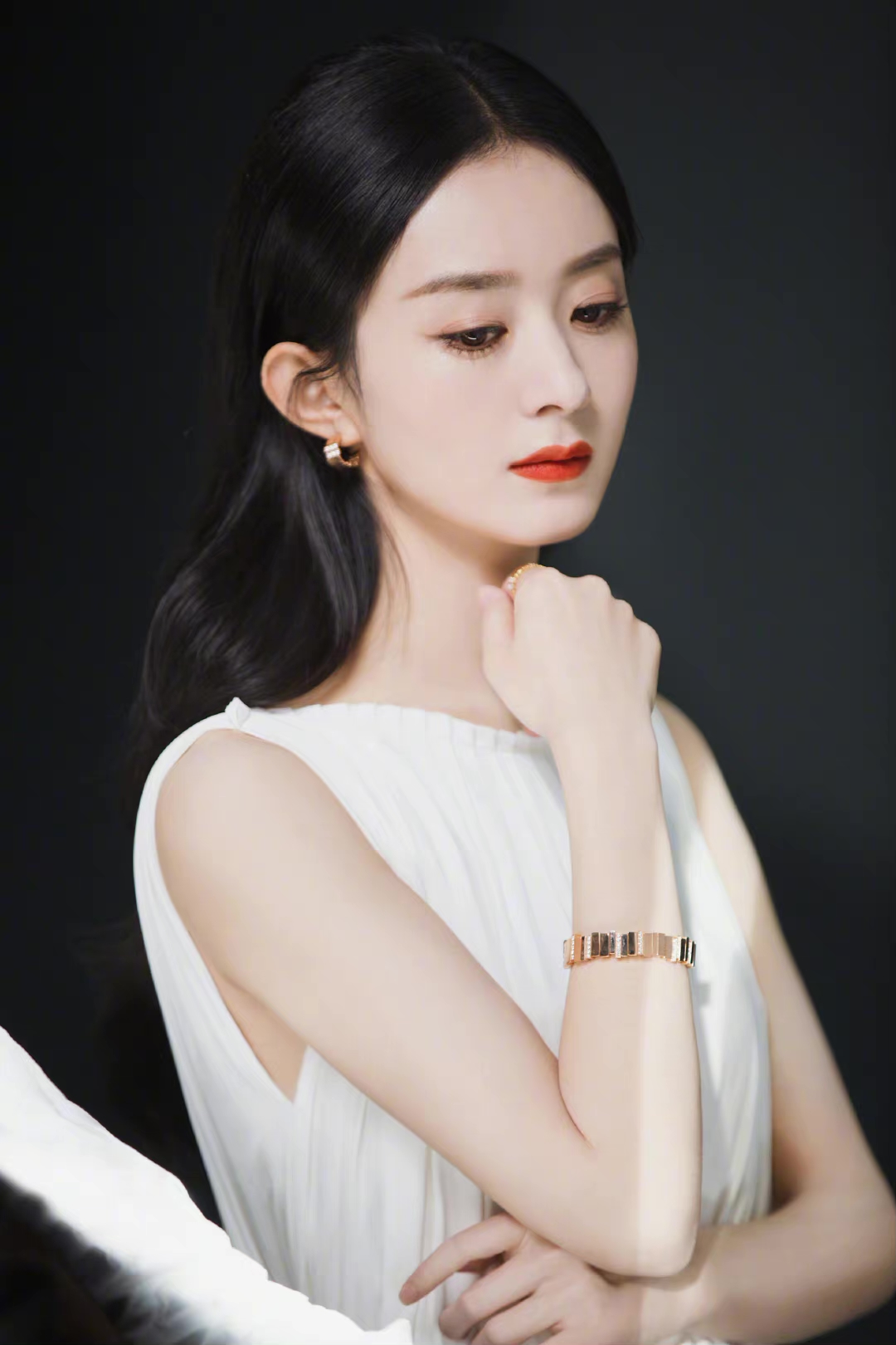 Zhao Liying, the official Dior jewelry ambassador, said she was rustic ...