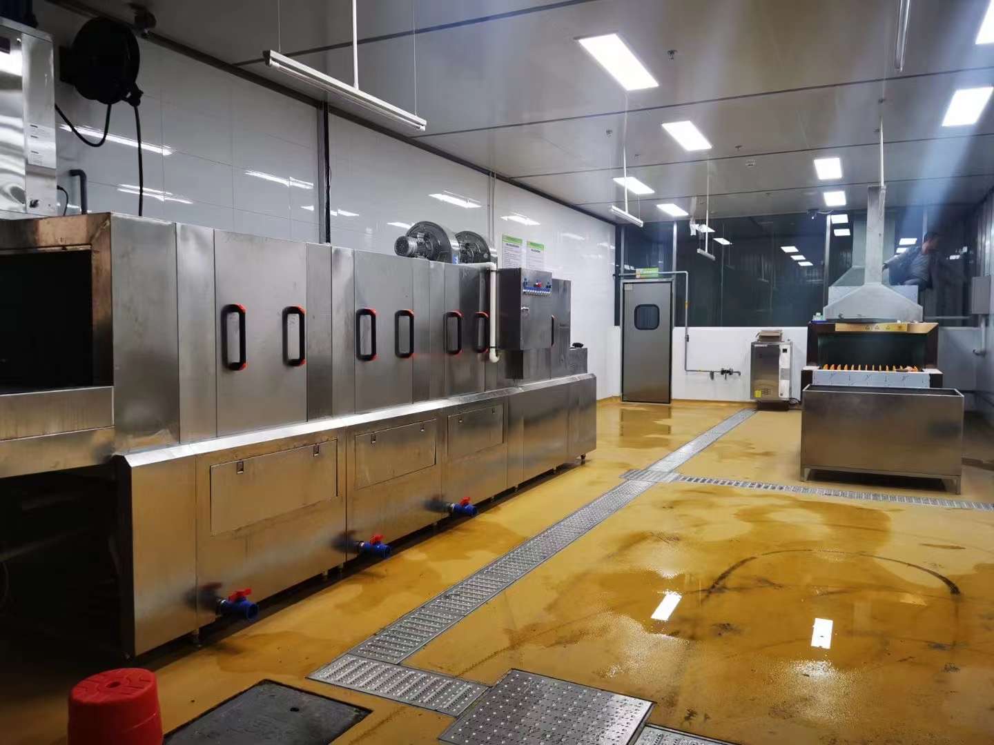 The equipment characteristics of the canteen dishwasher iNEWS