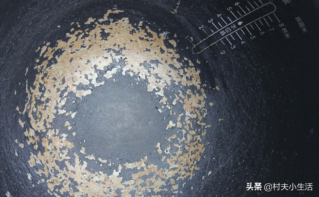 The rice cooker has been used for a year, and the coating on the inner