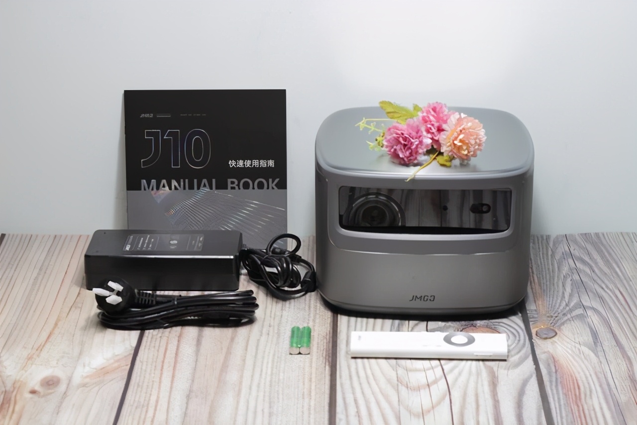 Home and office have both JmGO J10 smart projector iNEWS