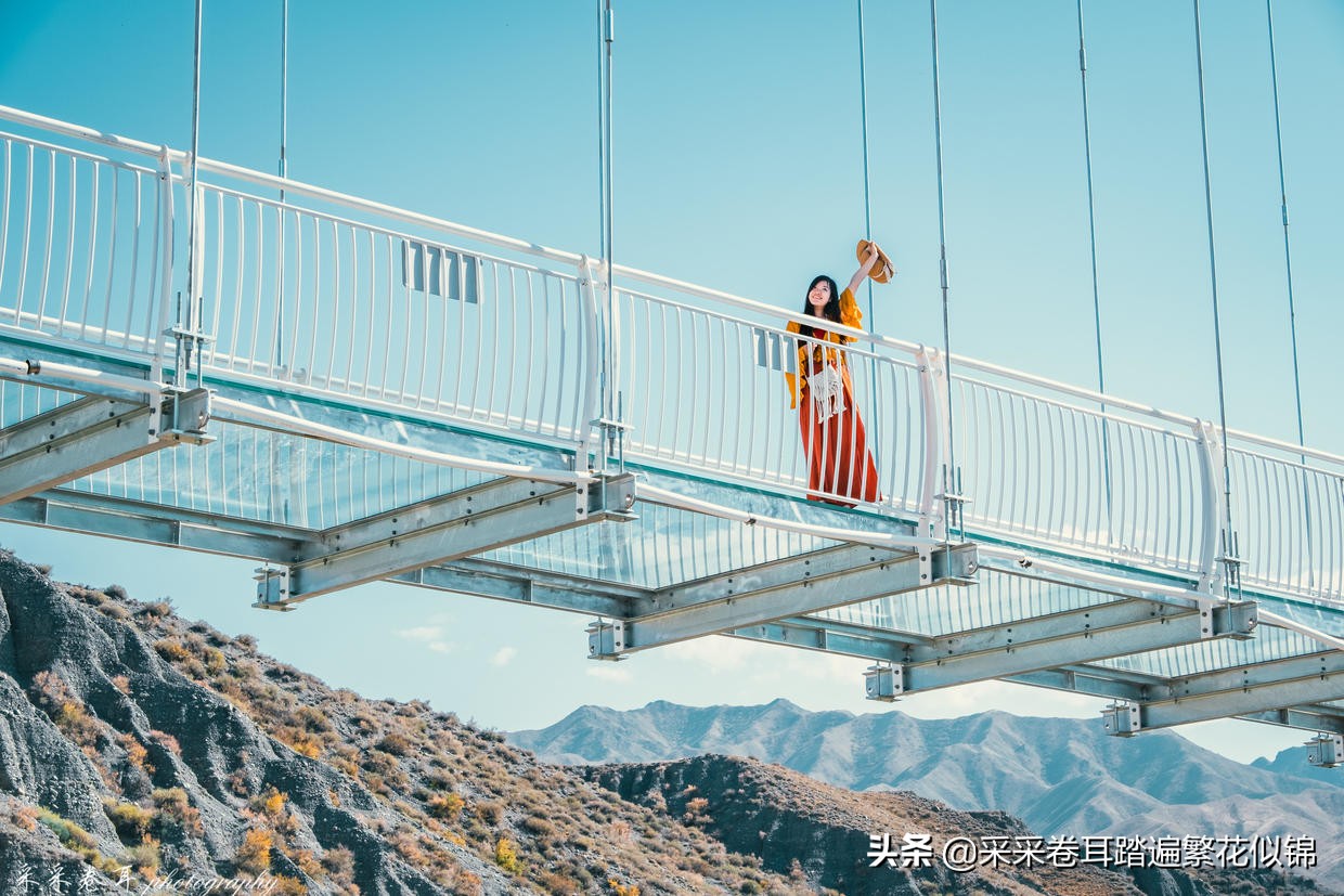 Glass covered bridge + Dawaz performance + spectacular canyon, this is