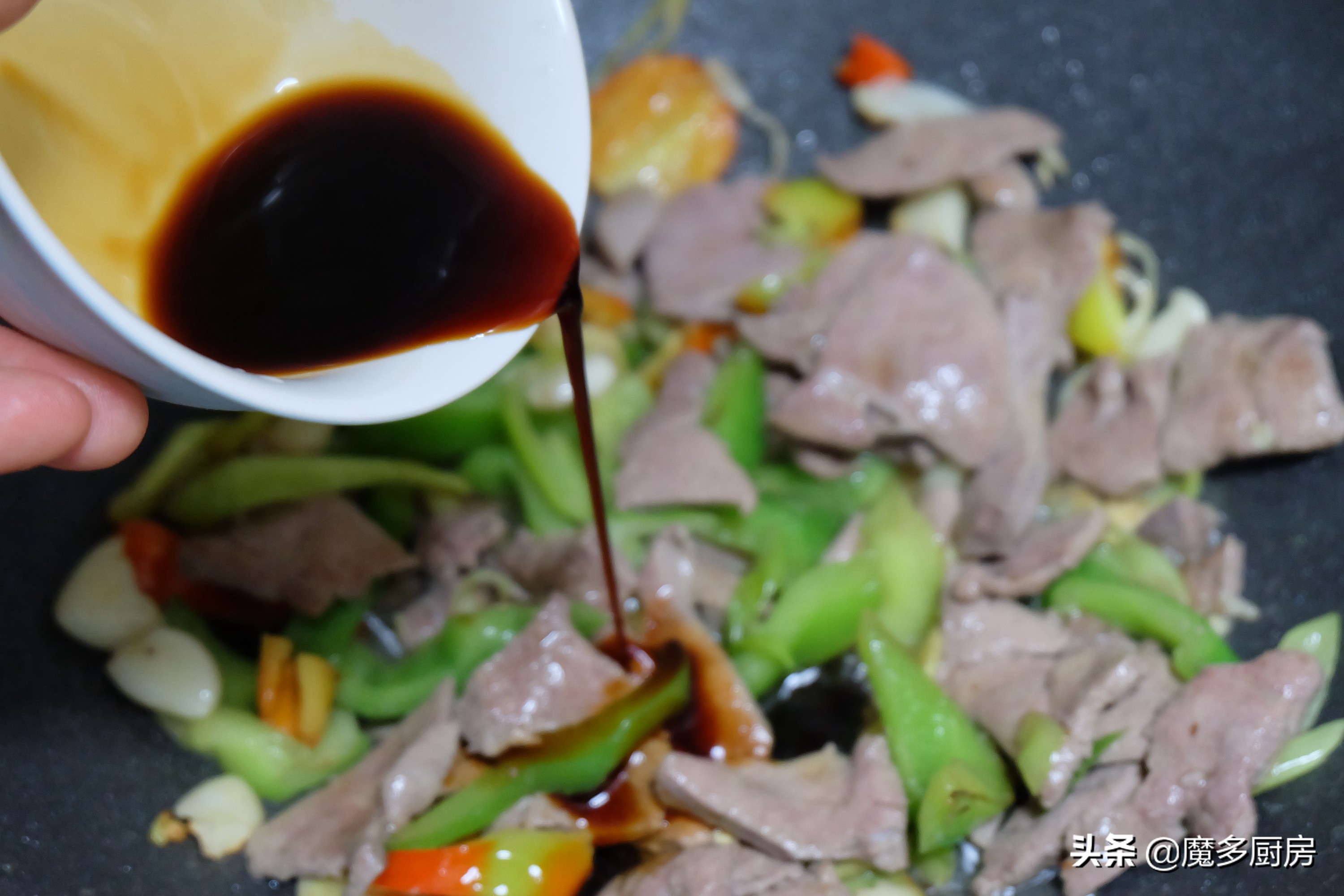 Fried pork liver at night, delicious to drooling, delicious and tender