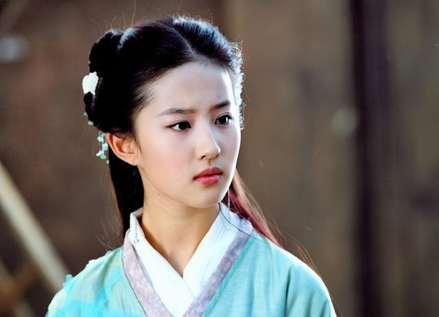 su_icc on X: 16-year-old #liuyifei played Zhao Ling'er(赵灵儿) in