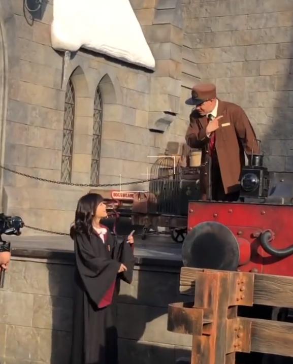 Wang Bingbing appeared in the amusement park and was met by chance. His ...