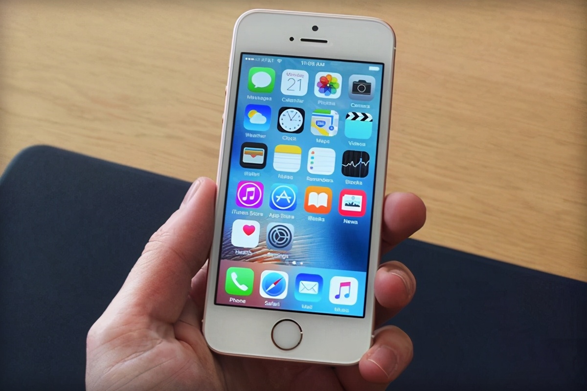Caught off guard!The new Apple SE has changed: the size has become ...