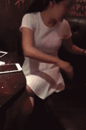 完美身材的美女GIF图片：这身材该凸的凸，该翘的翘！