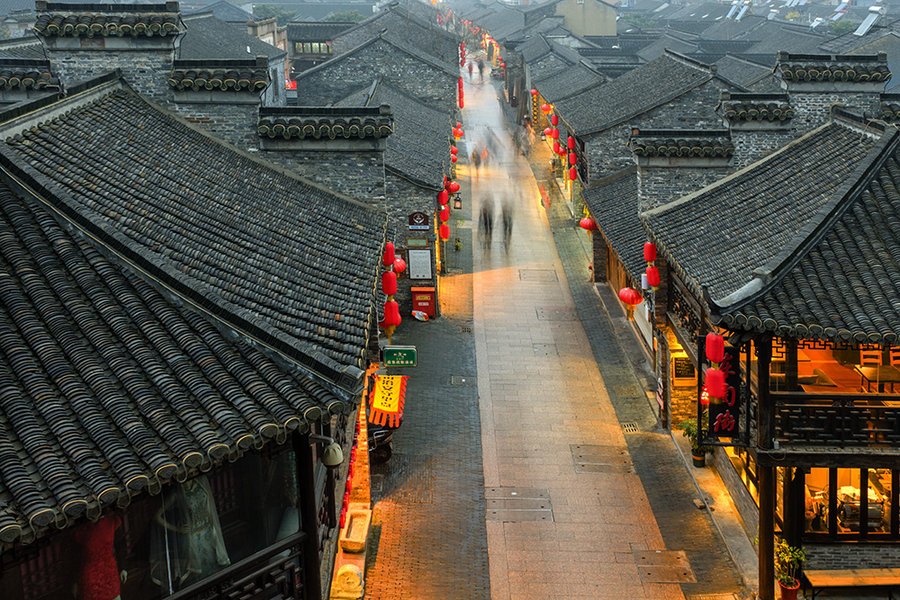 A Historical Old Street In Yangzhou With A Total Length Of 1122 Meters 