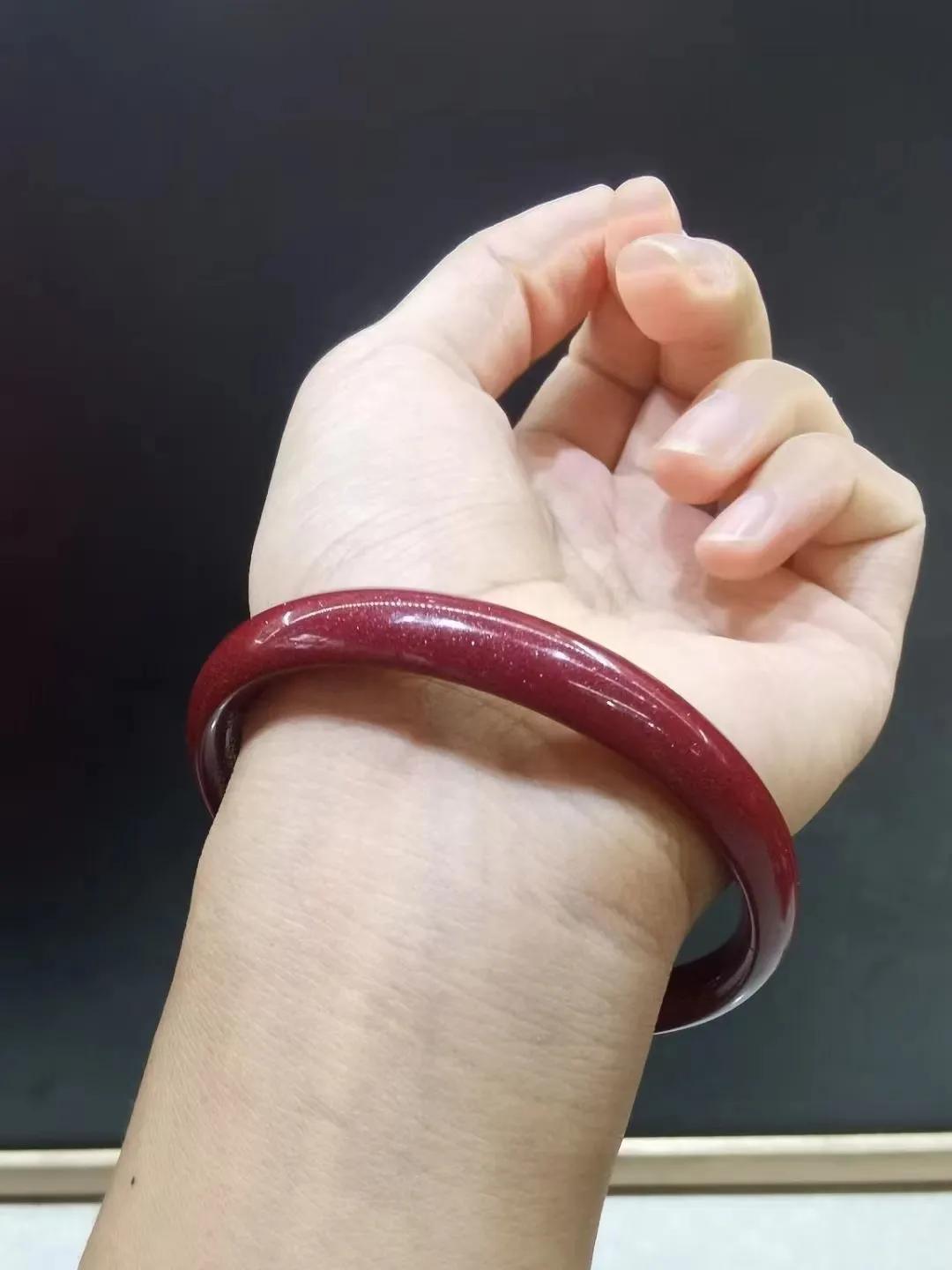 Is it okay to wear a cinnabar bracelet? iNEWS