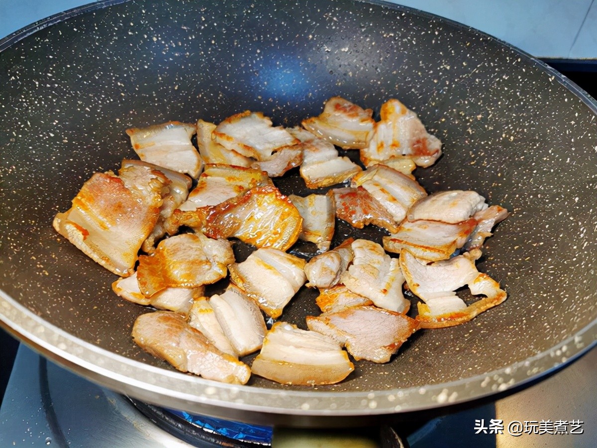 How can you stirfry the pork belly with oily skin? It can be non
