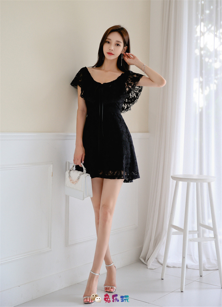 孙允珠：幽深夜暝冷调芦苇絮叶花边裙