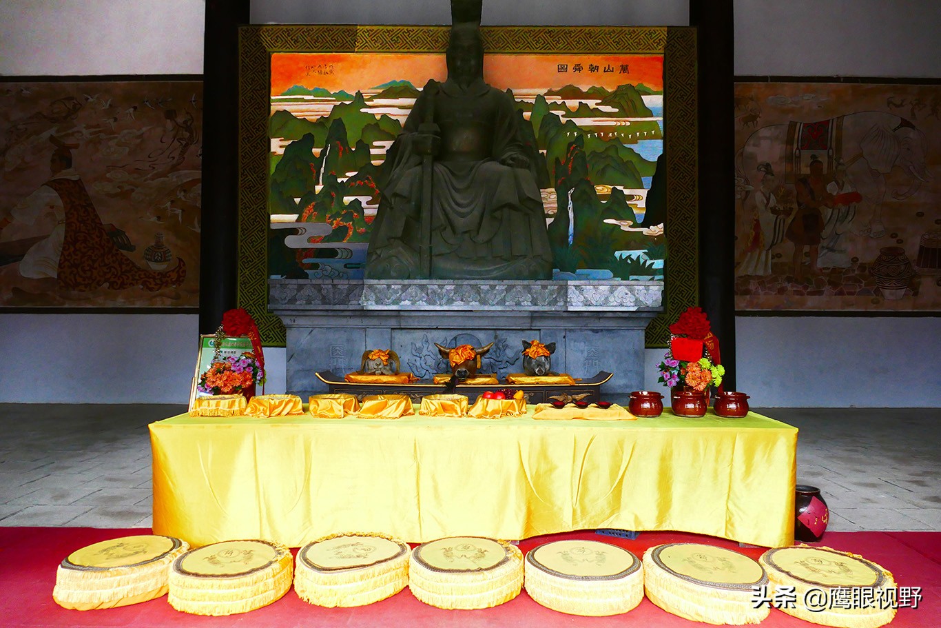 There is a mausoleum of Emperor Shun dedicated to the ancestor of China ...