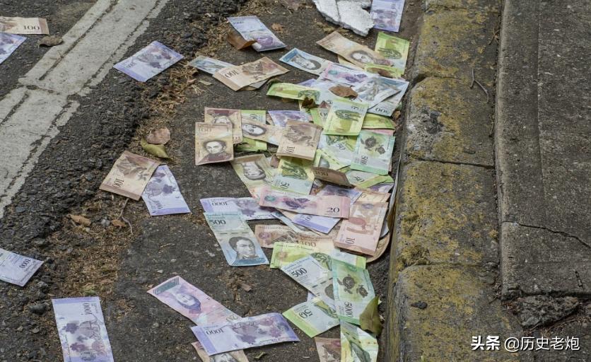 A bottle of water sells for 8 million, and no one picks up the money