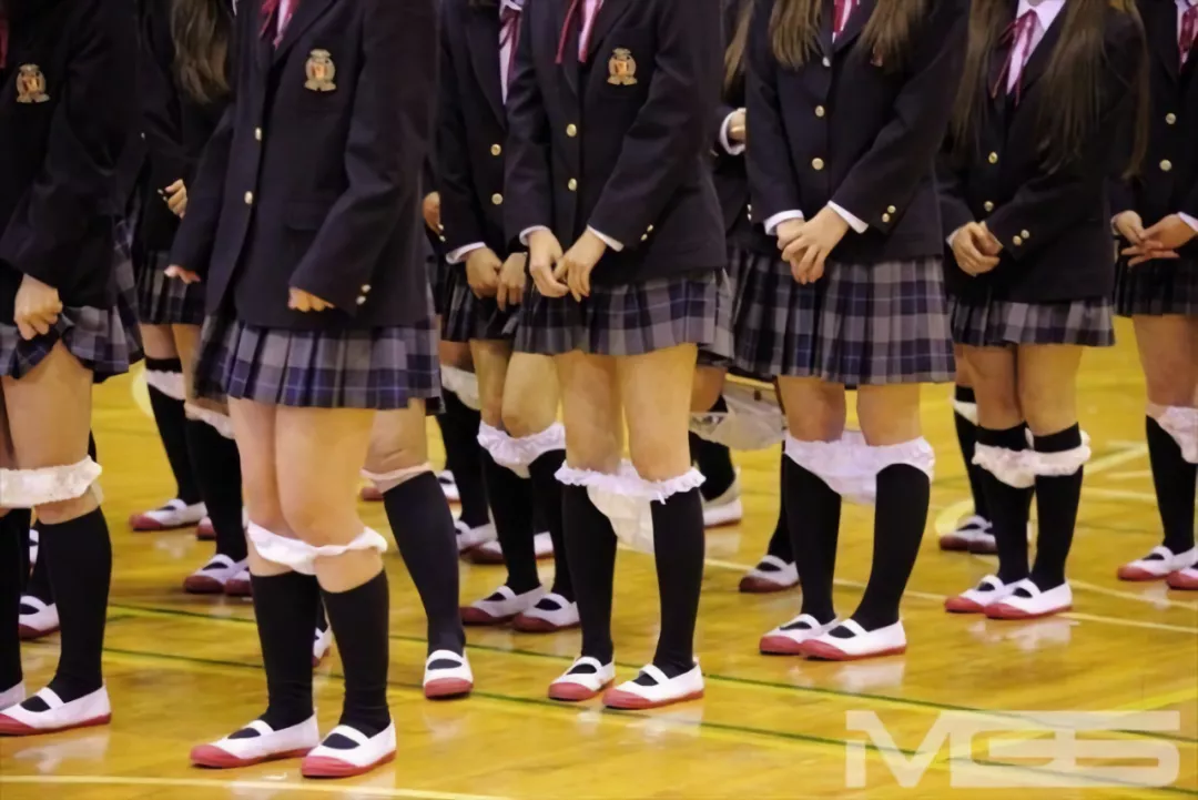 In summer, Japanese schools also check the fat sub-color of girls