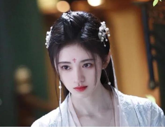 Ju Jingyi is finally willing to change her makeup, 