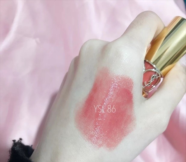 Wearing lipstick without makeup is a violation?Sorry, you didn't choose