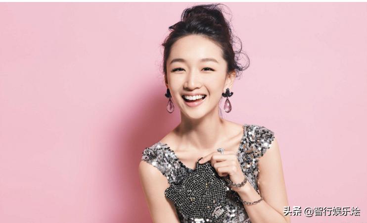Zhou Dongyu, the queen of the Three Golden Movies, speaks for domestic  products, and Zhang Yimou assists the nobles, how to practice her open life  - iNEWS