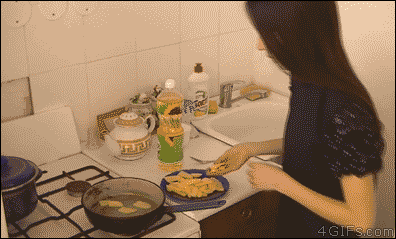 幽默动态图片：女人真是费尽心思啊！