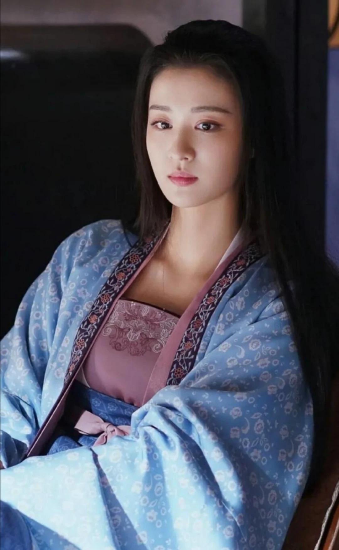 Wang Churan, a majestic and charming Wang Churan - iNEWS