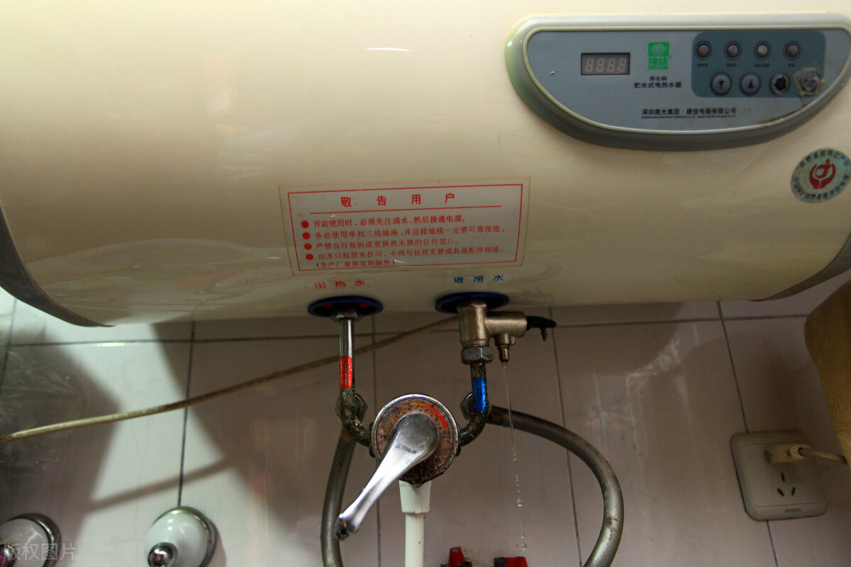 How much electricity does a 60liter water heater have a day?Discuss