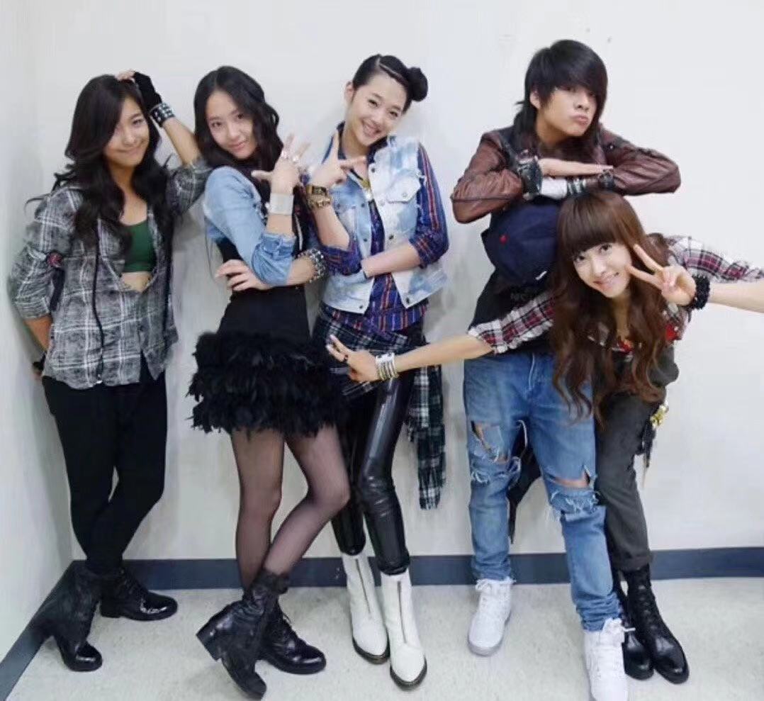 f(x) members deny the dismissal rumors: everyone is living seriously ...