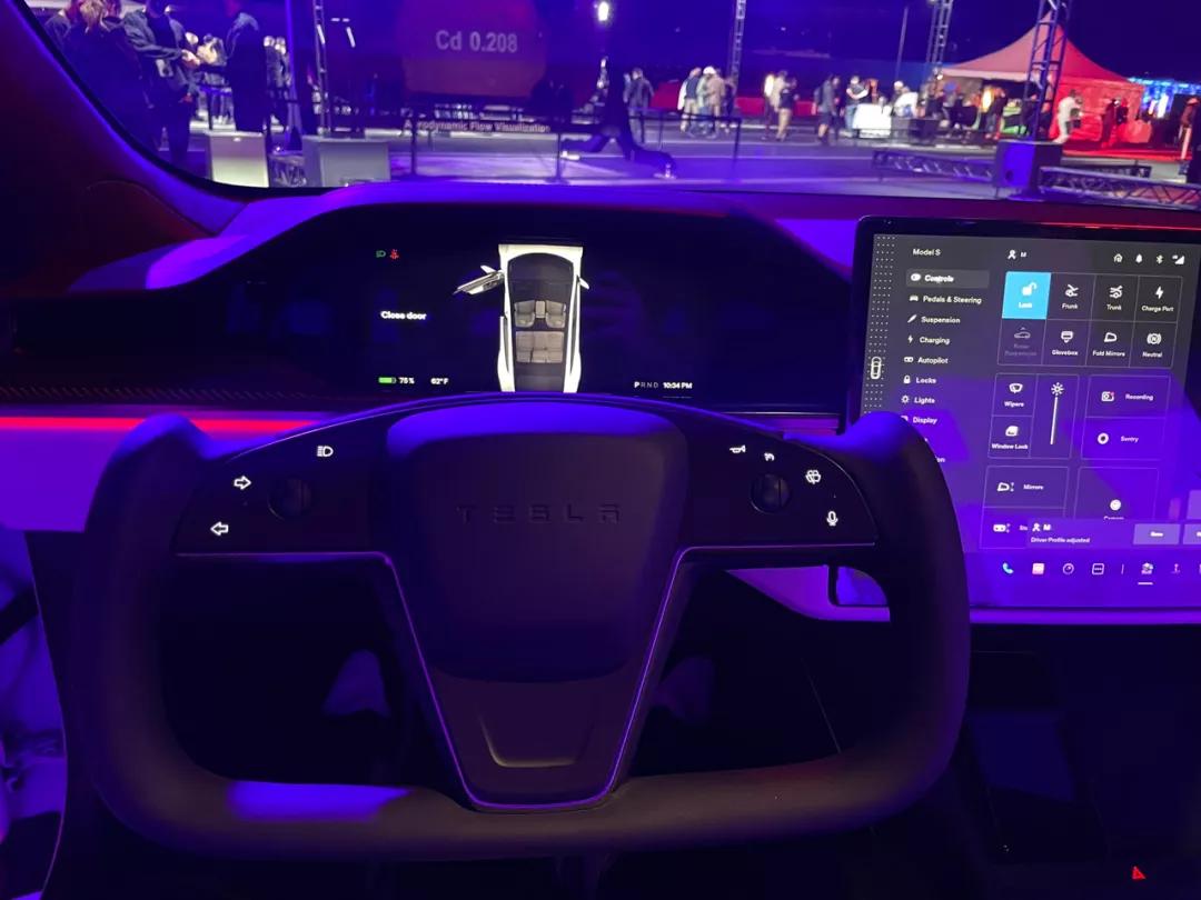 Consumer Reports Tesla's Yoke steering wheel has no benefits, and