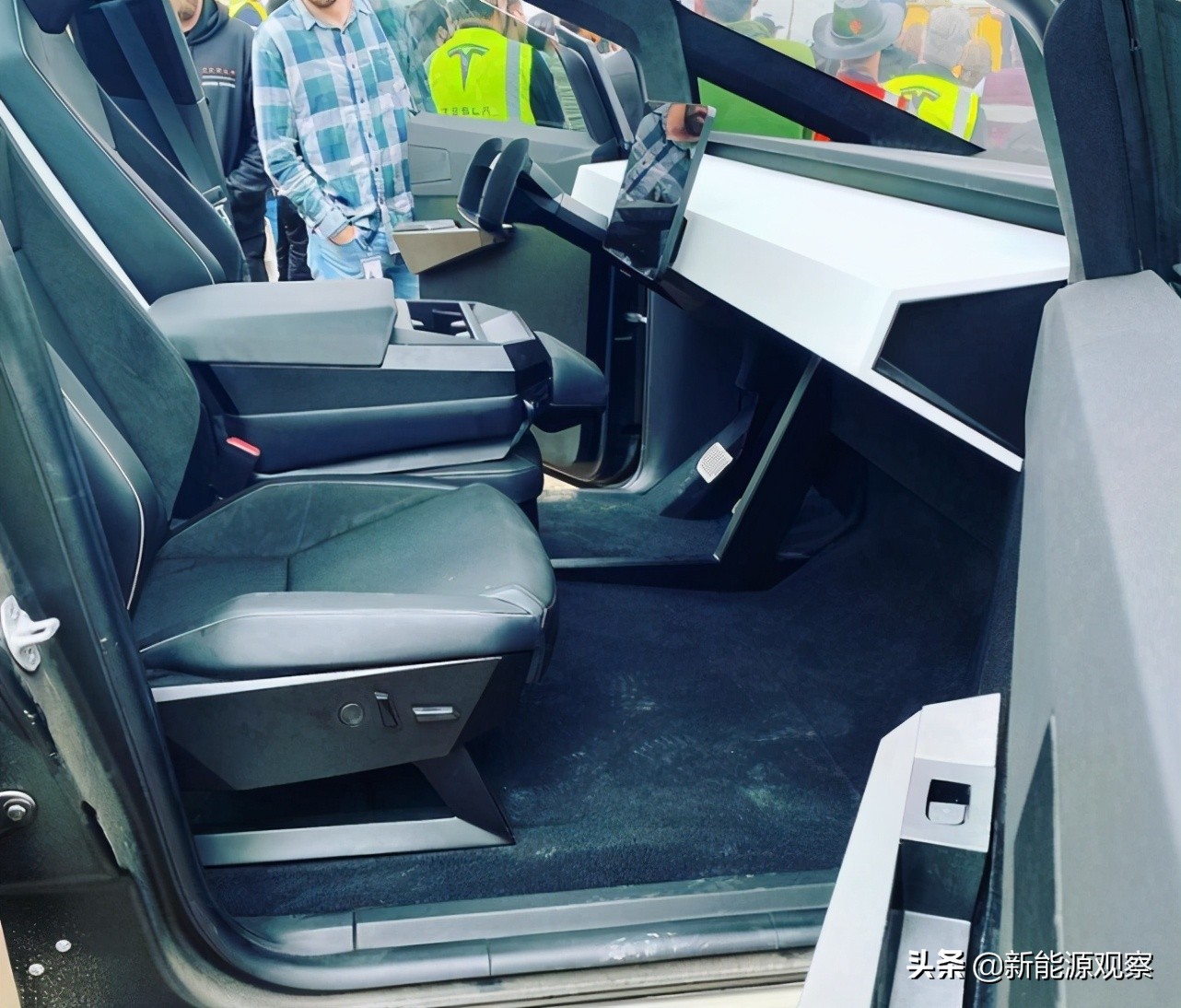 Tesla Cybertruck interior is exposed for the first time, and new cars ...