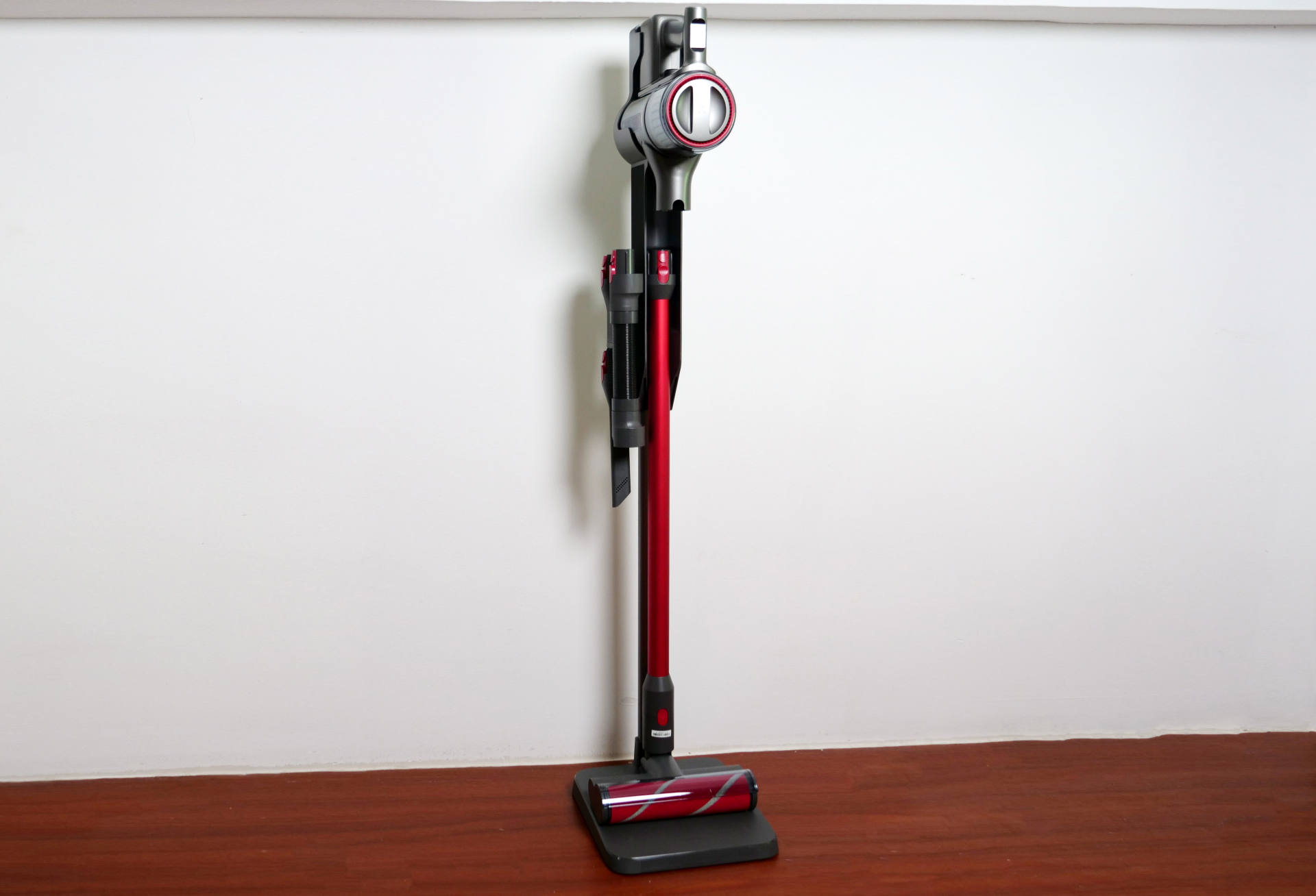 Dyson is flat, this domestic product is easy to use and not expensive!Rock handheld wireless