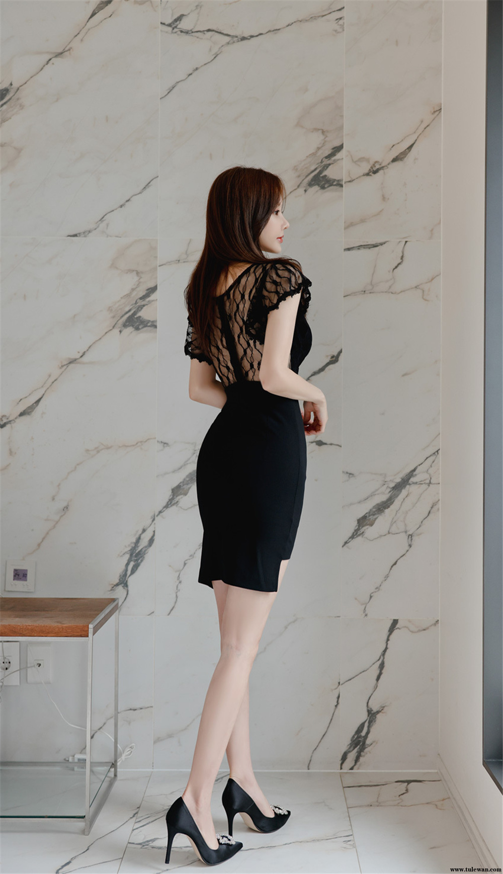 孙允珠丨花墨氤氲复古刺绣波浪包臀裙