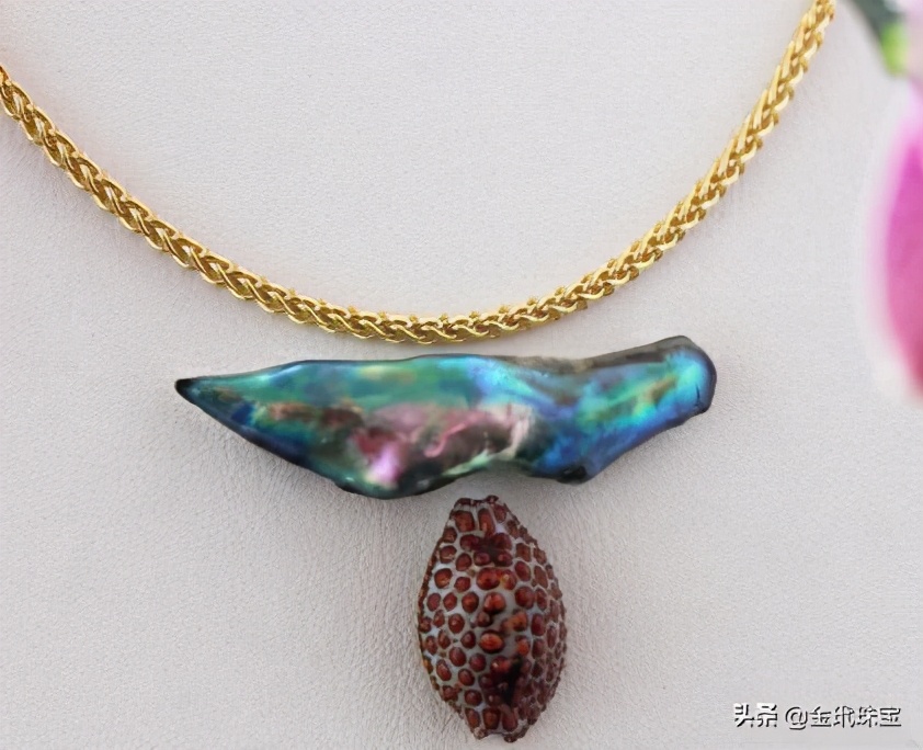 When the man killed the abalone, he unexpectedly gave out a natural