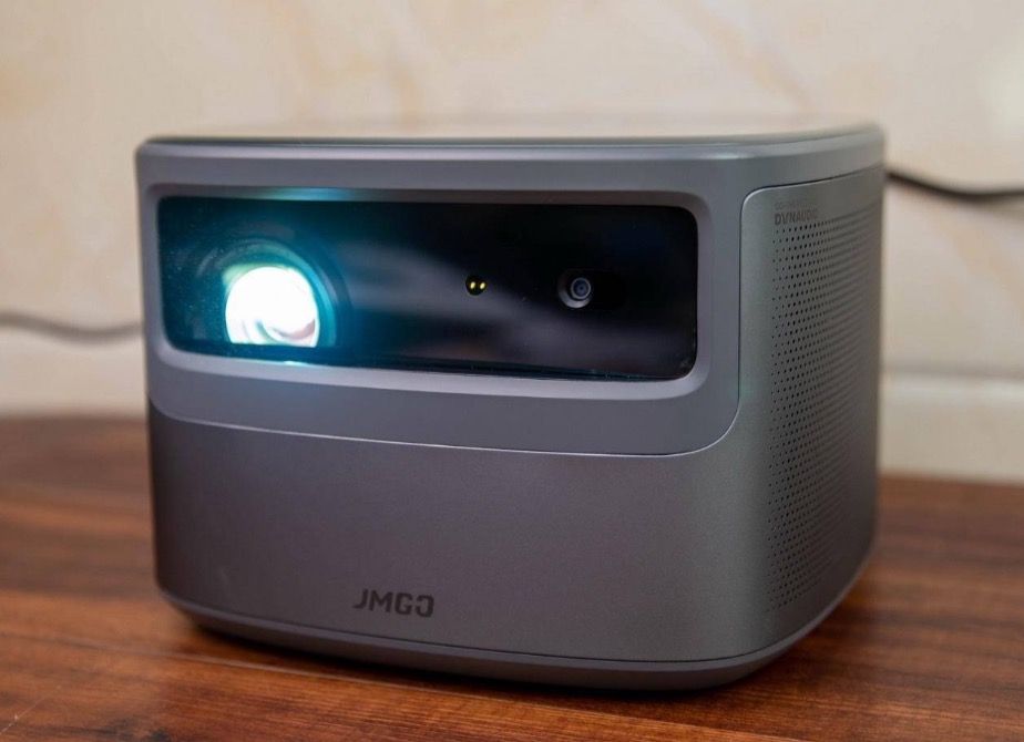 What are the advantages and disadvantages of JmGO J10 projector? Real