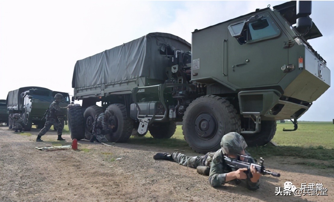 The third-generation domestic heavy-duty 6×6 military truck was ...