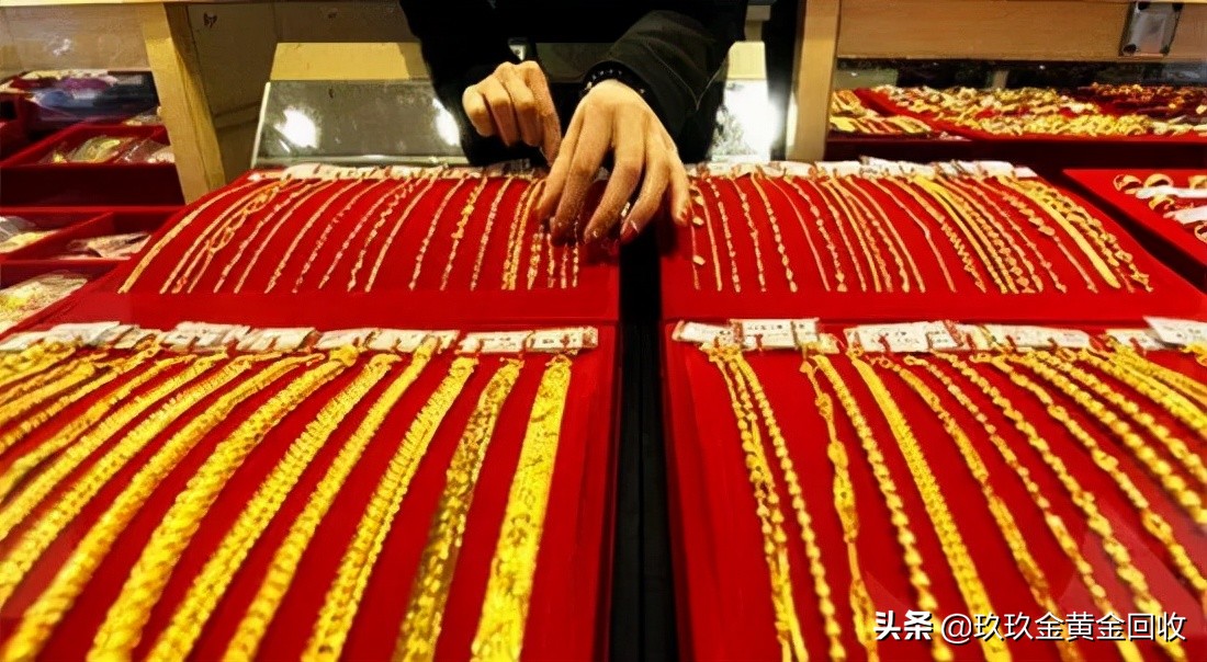 What are the characteristics of hollow, hollow and solid gold jewelry